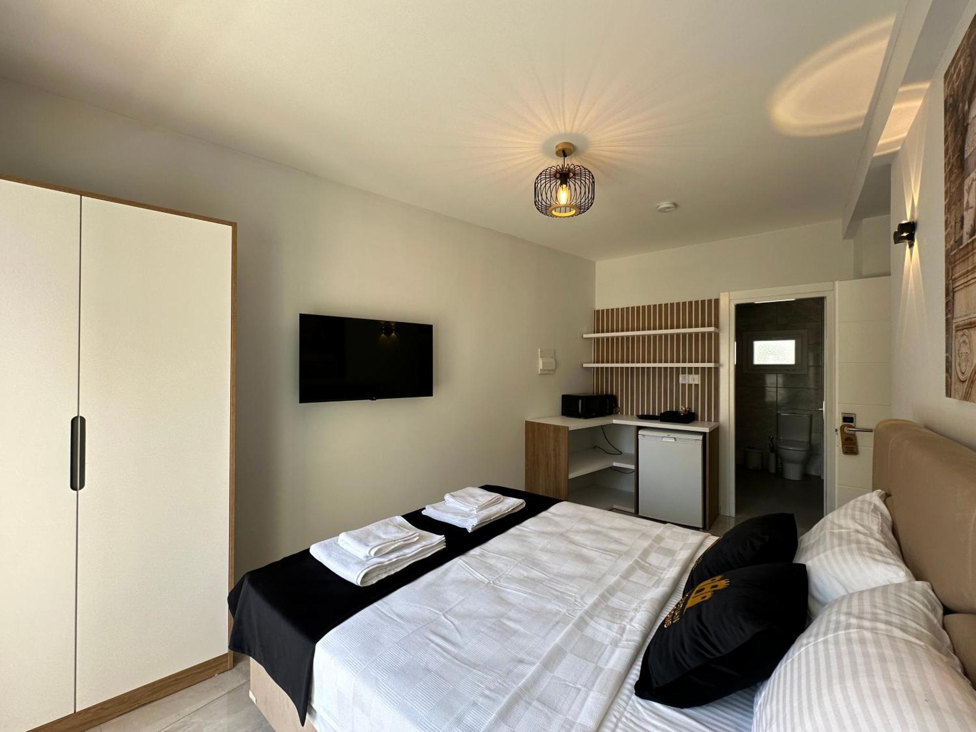 Famagustian Guest Rooms Famagusta  Exteriör bild